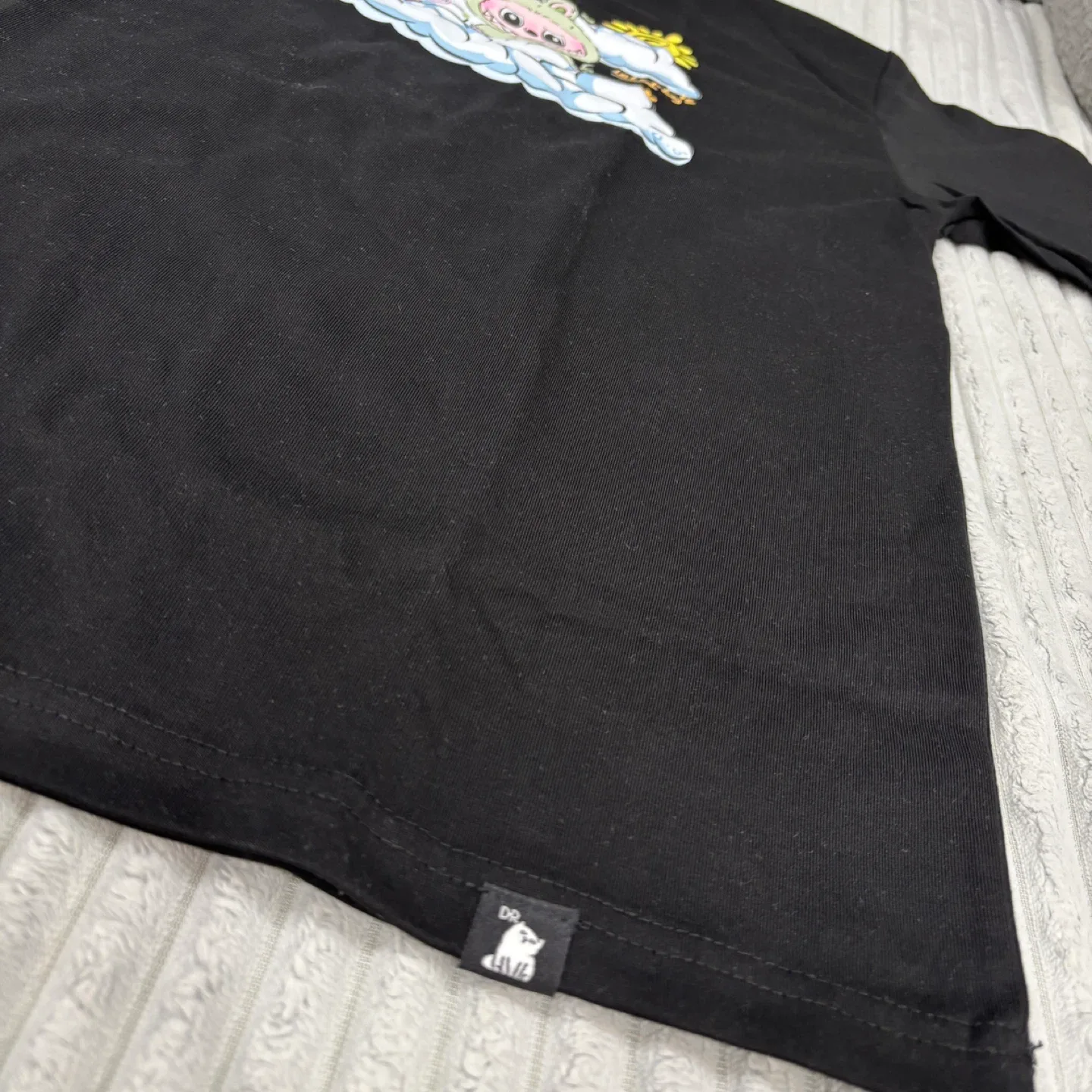 New Labubu Graphic Print T-Shirt - Size M/L image indicator(8)