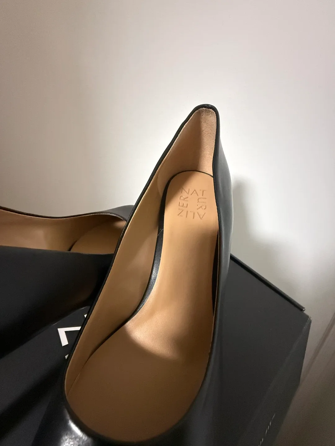 Naturalizer Black Leather Heels - Size 8.5 image indicator(3)