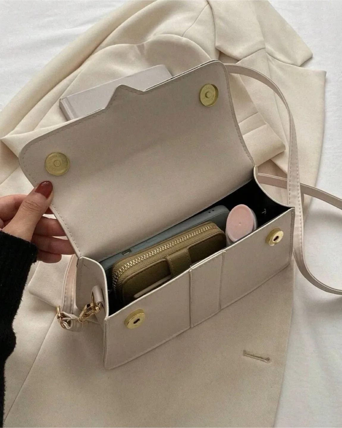 Beige/white minimalist top handle flap square bag image indicator(5)