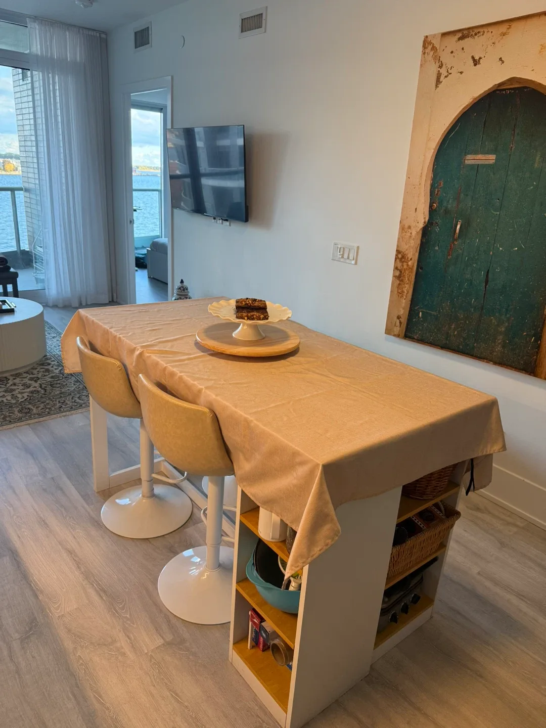 High Dining Table/ Kitchen Island + 4 chairs image indicator(9)