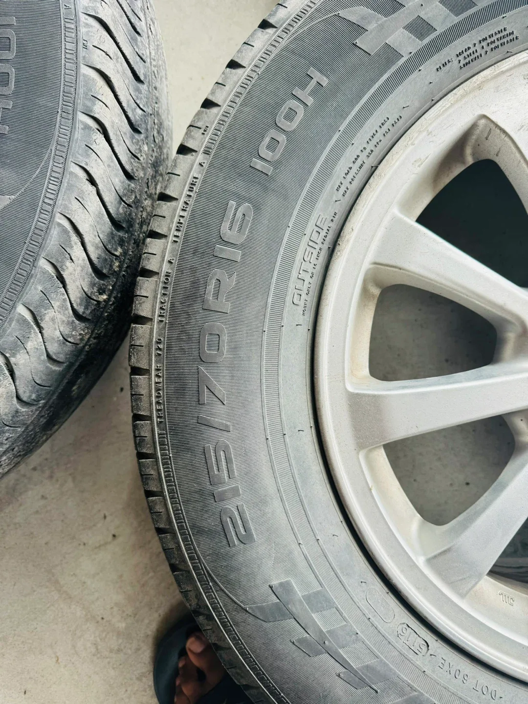 Set of 4: 215/70R16 Tires Summer Tires image indicator(2)