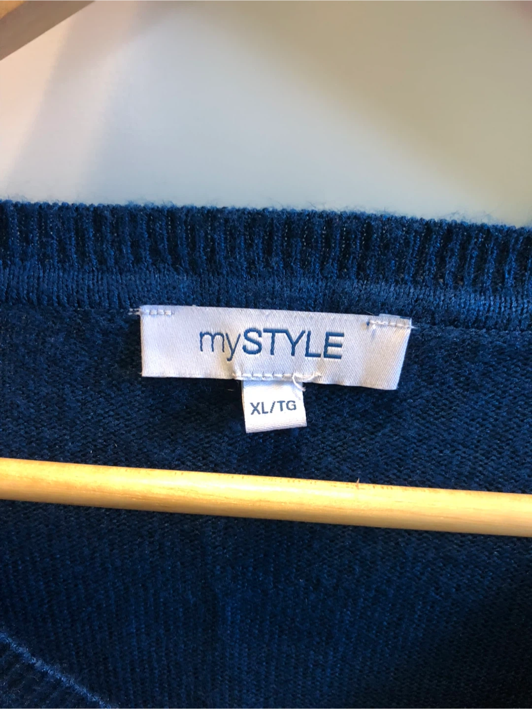 Women’s Sweater Size XL $5 firm - photo 2