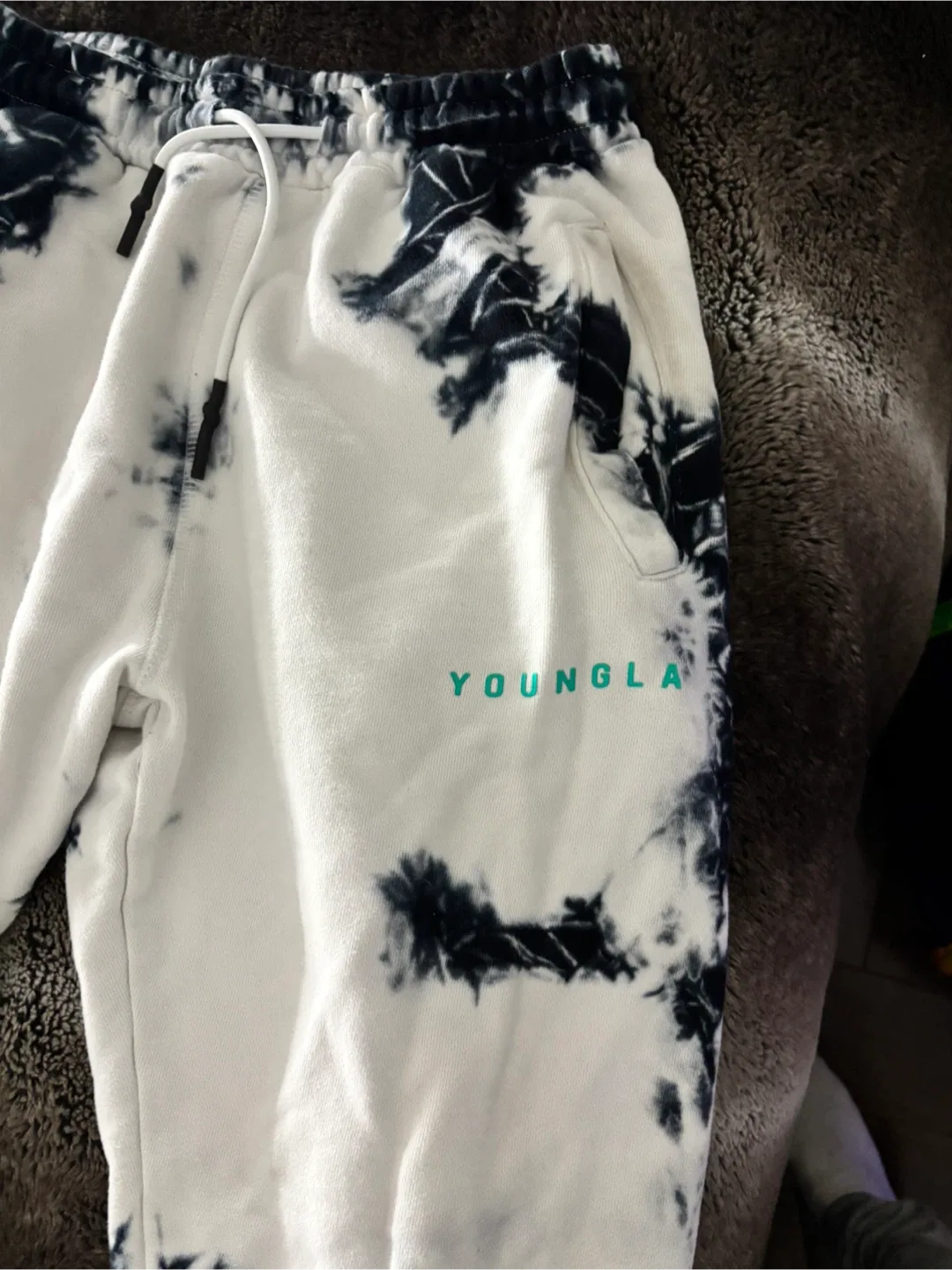 YOUNGLA Joggers - Size Medium image indicator(2)