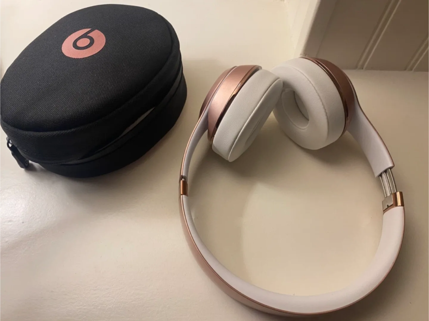 Beats Solo3 Wireless Headphones - Rose Gold image indicator(2)
