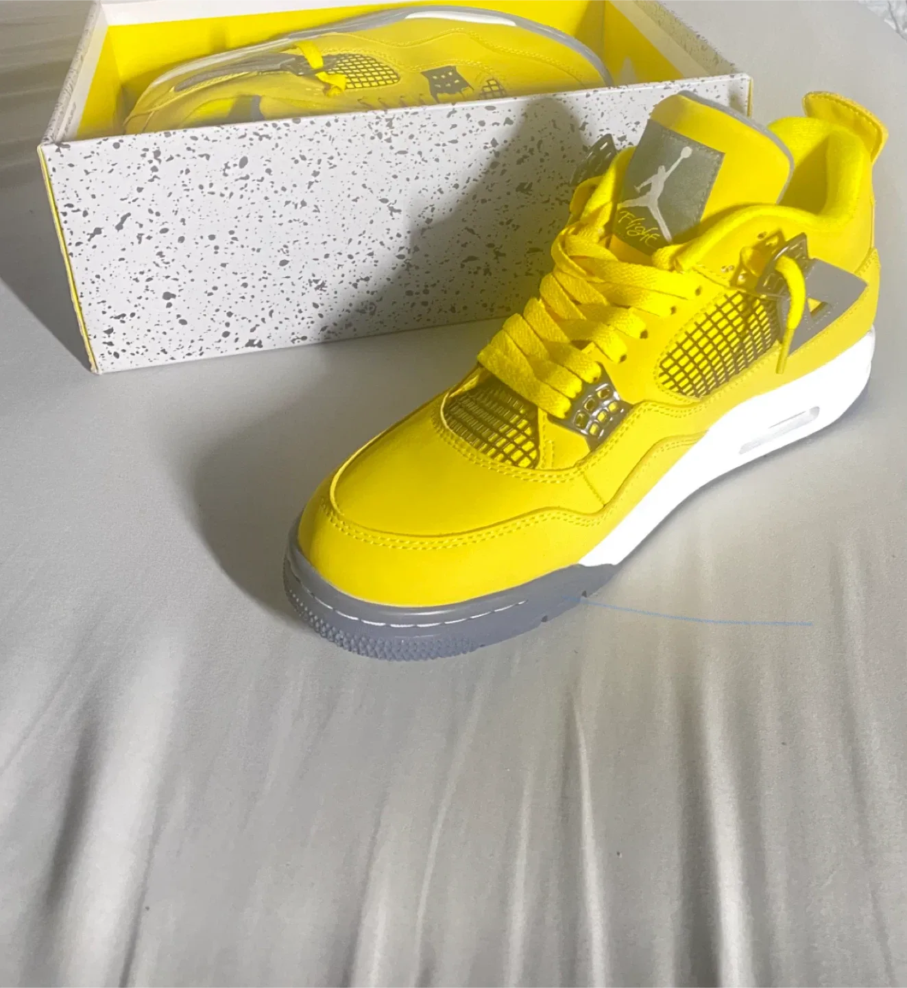 Air Jordan 4 Retro Lightning image indicator(3)