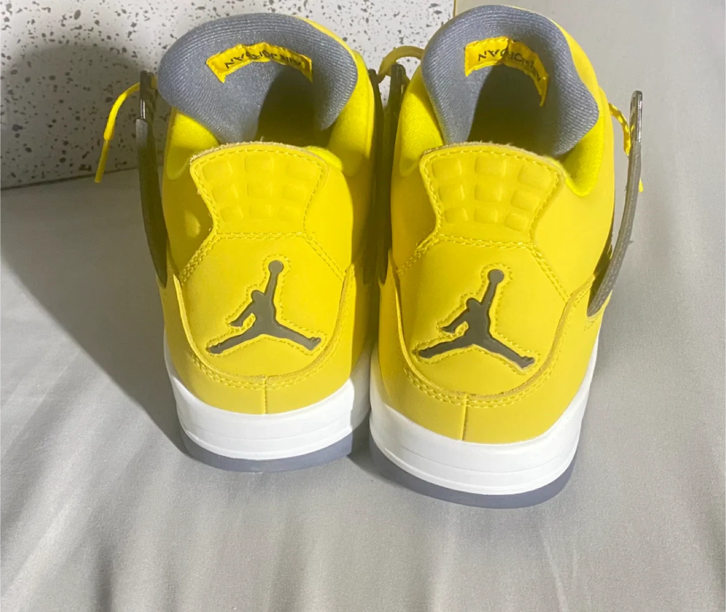Air Jordan 4 Retro Lightning image indicator(2)