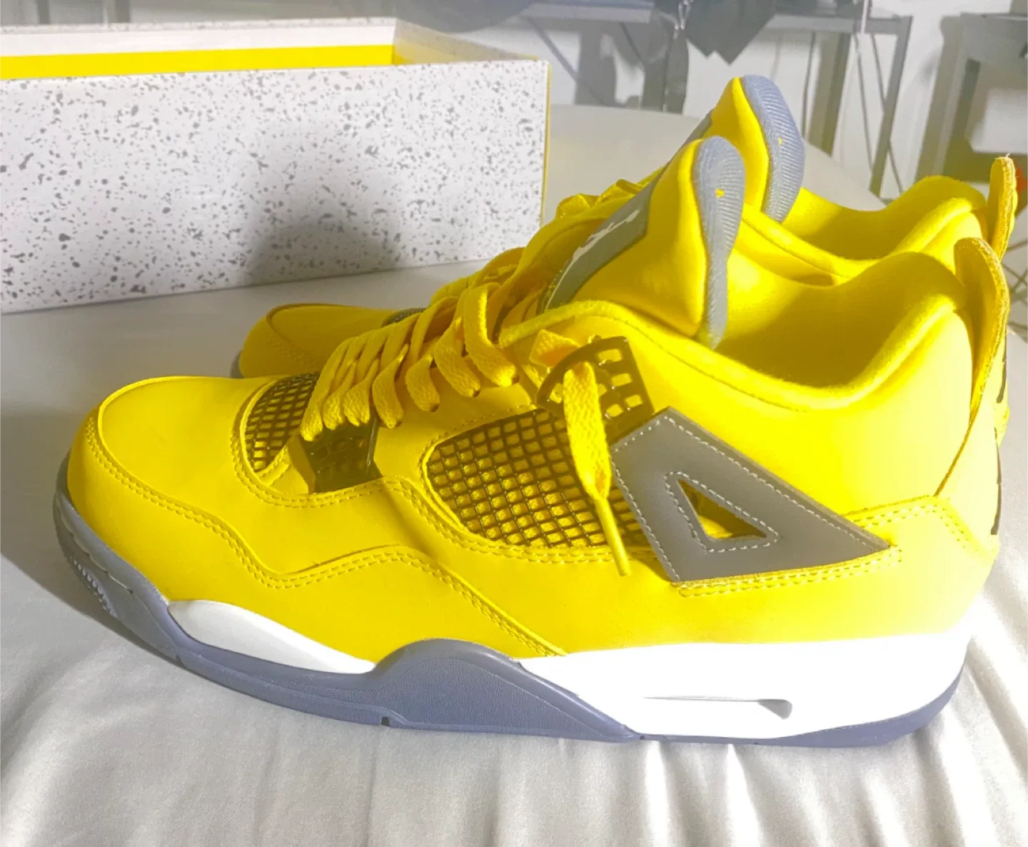 Air Jordan 4 Retro Lightning image indicator(5)