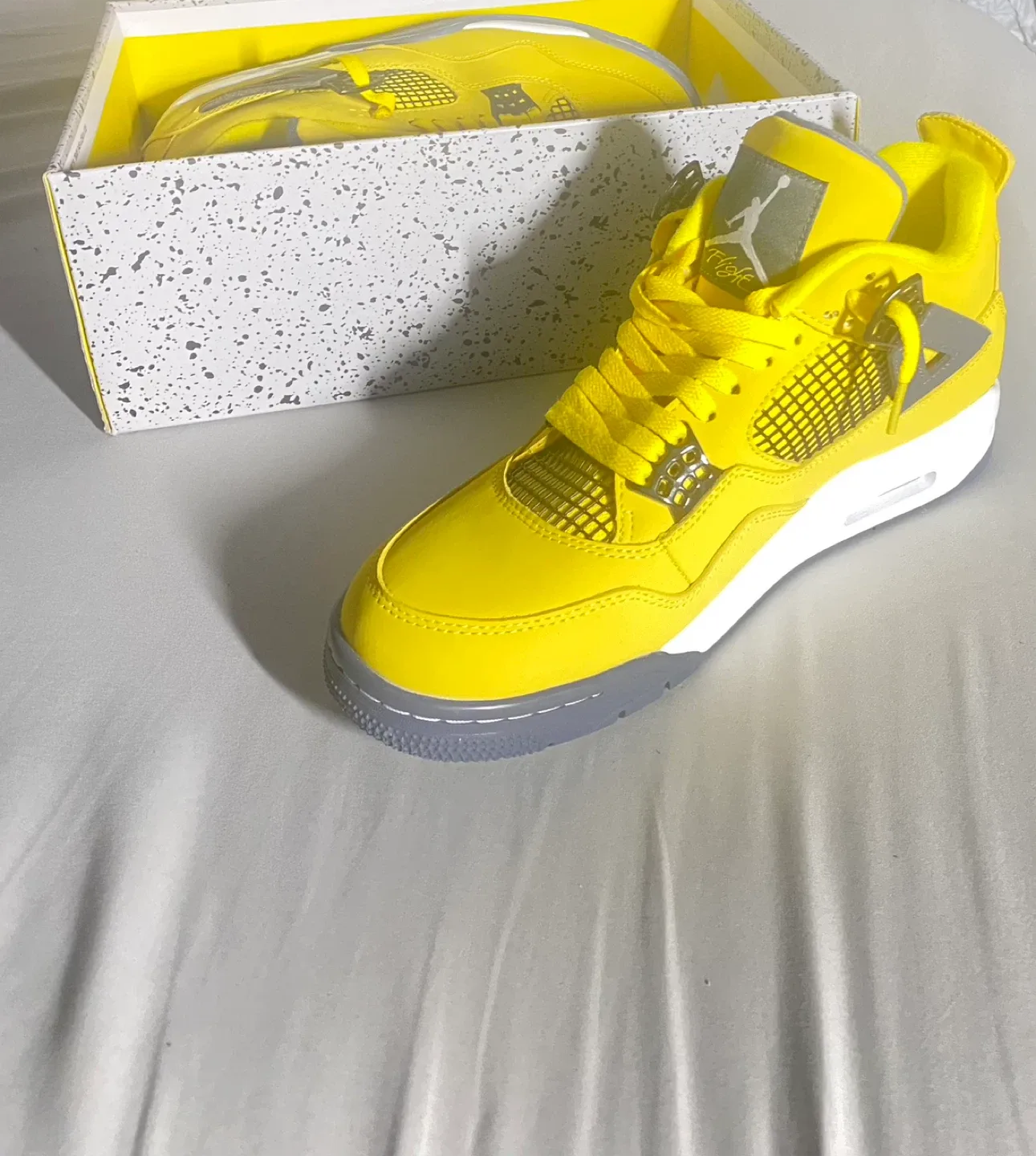 Air Jordan 4 Retro Lightning image indicator(7)