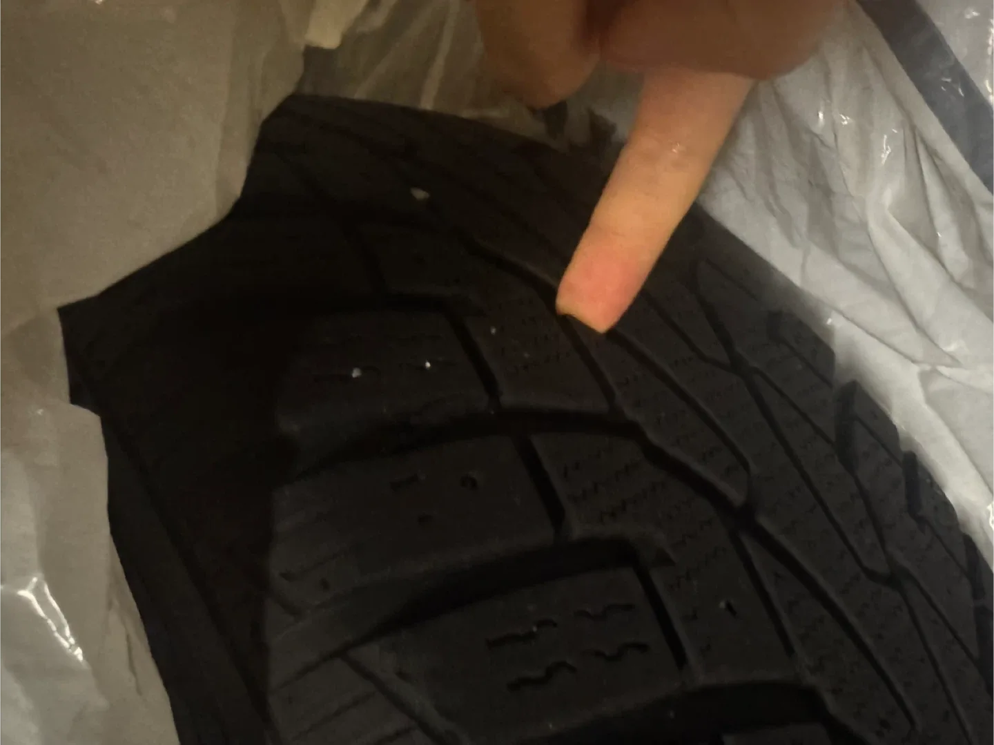 Uniroyal Tiger Paw Ice & Snow 3 Tire Set image indicator(3)