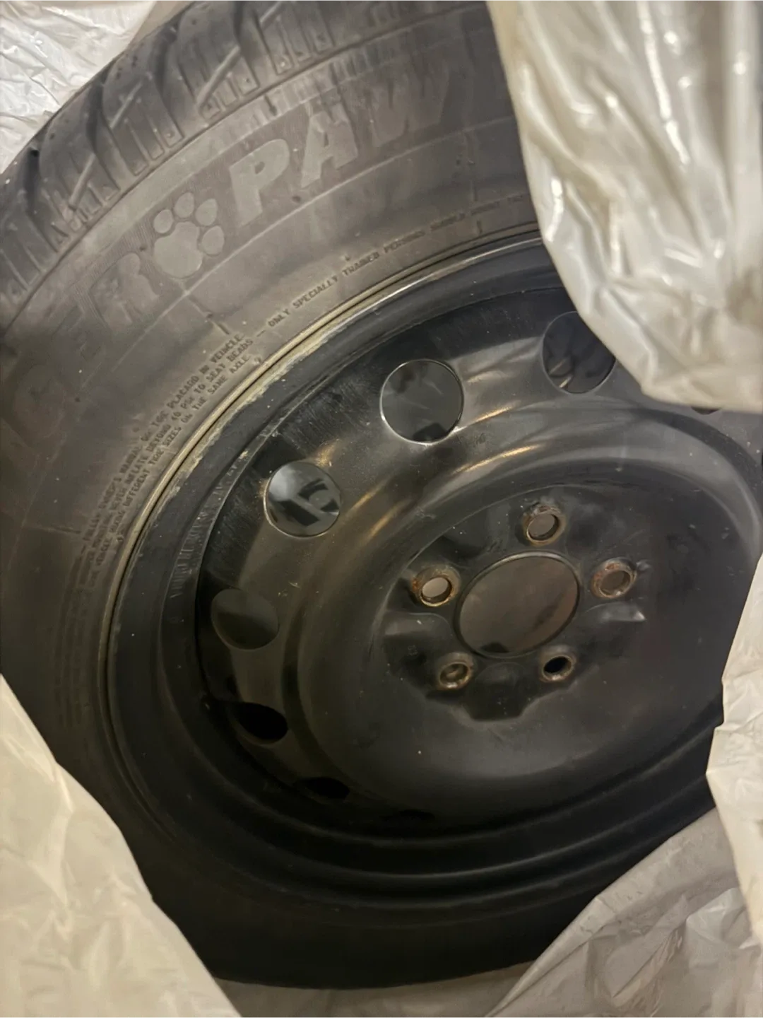 Uniroyal Tiger Paw Ice & Snow 3 Tire Set image indicator(4)