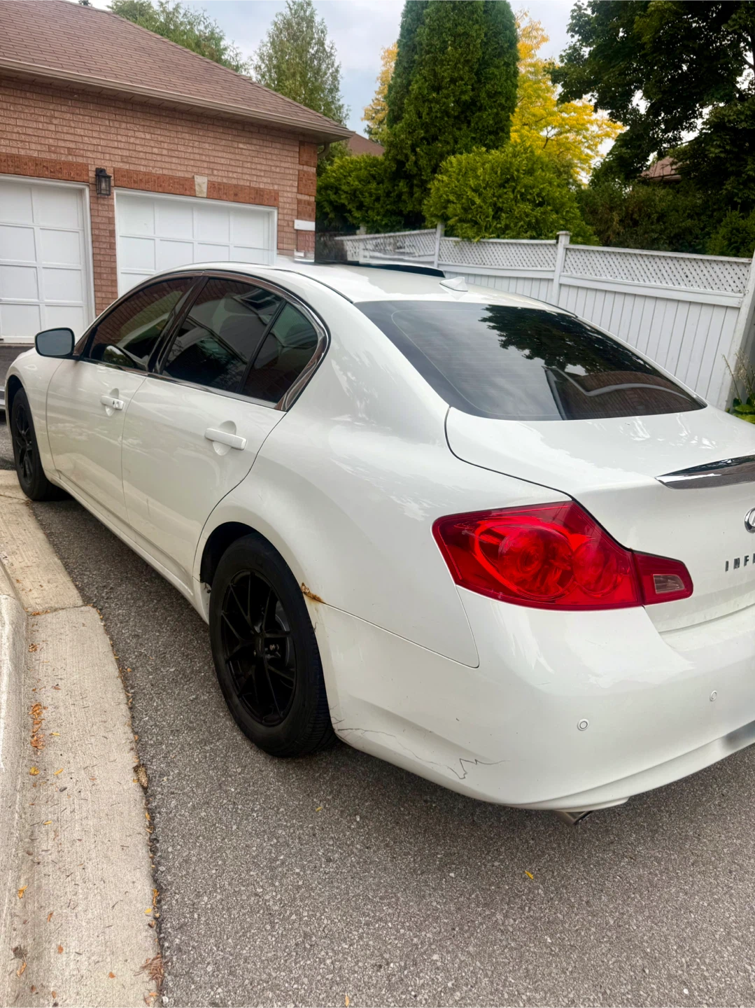 2010 Infiniti G37x White Sedan - photo 2