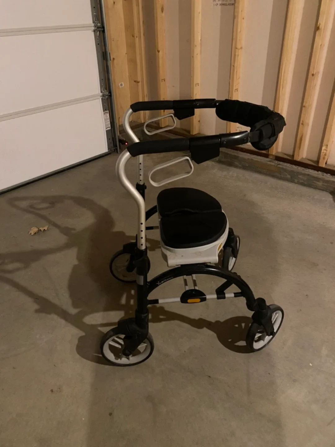 Evolution Xpresso Lite Regular C Walker thumbnail