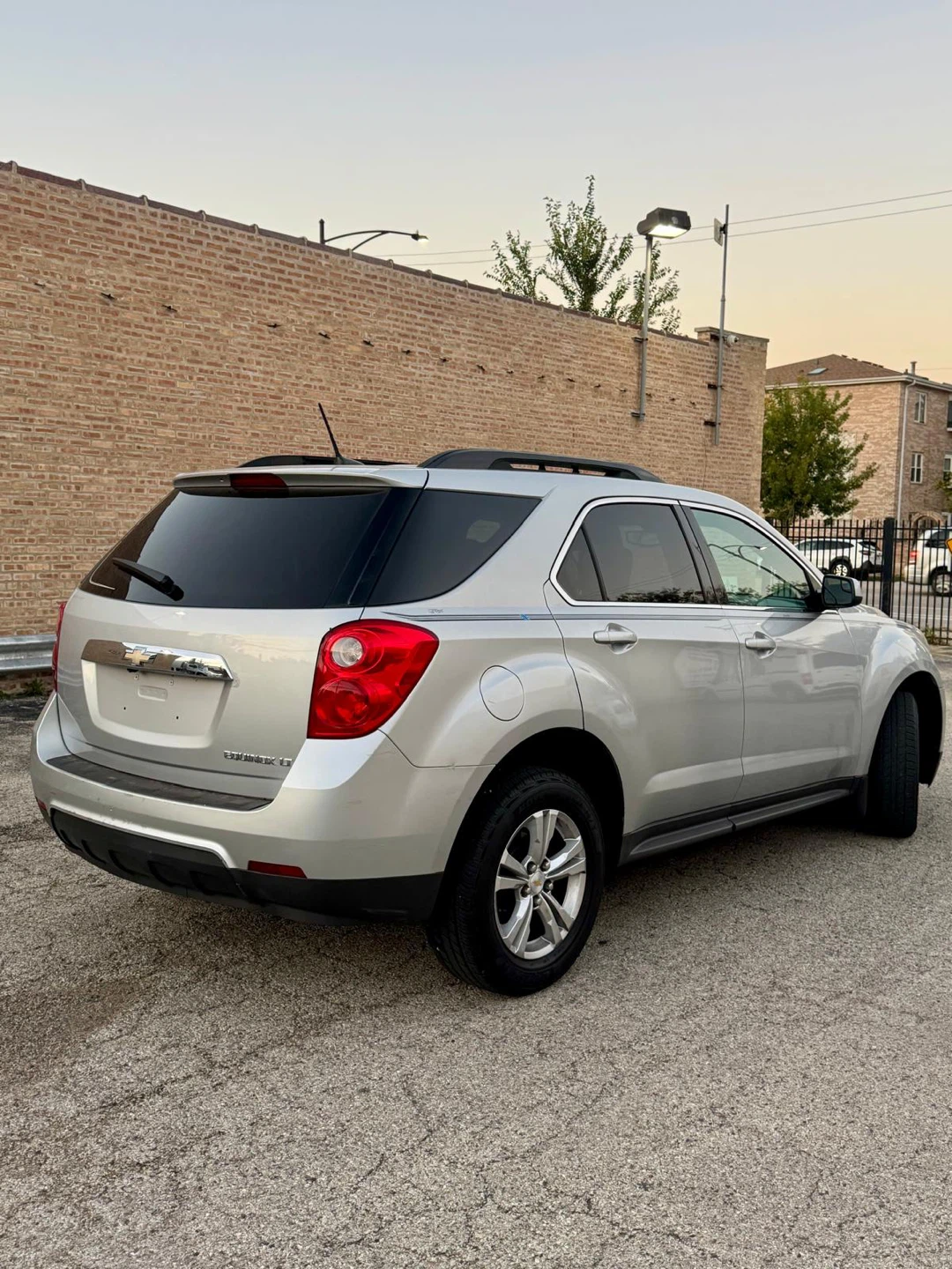 2013 Silver Chevy Equinox SUV - photo 3