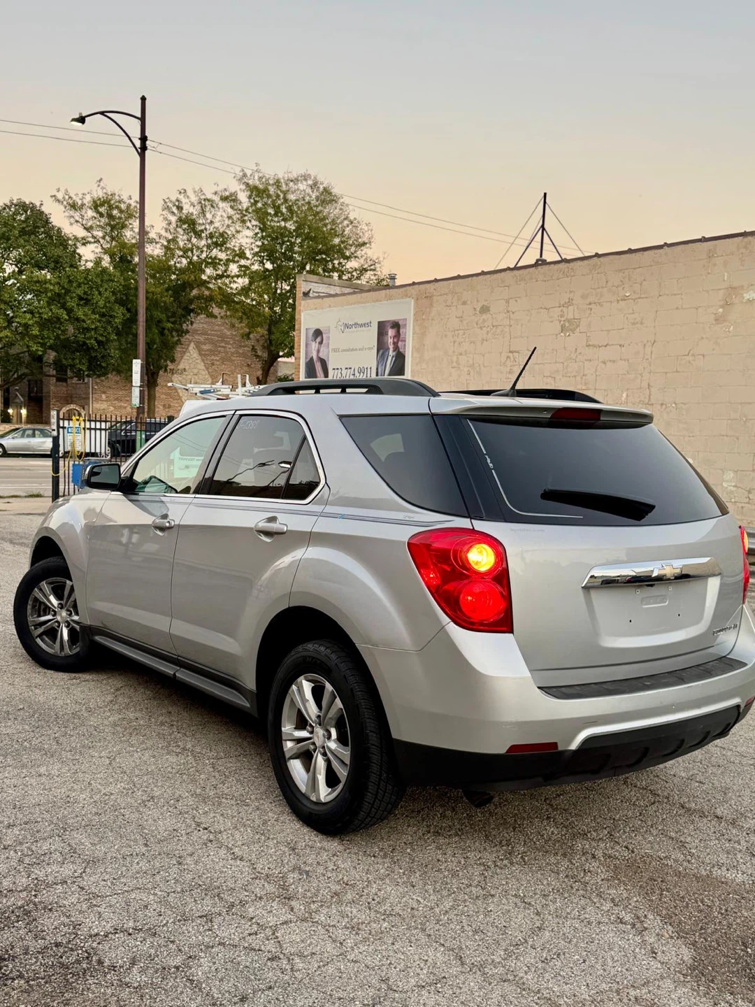 2013 Silver Chevy Equinox SUV - photo 2