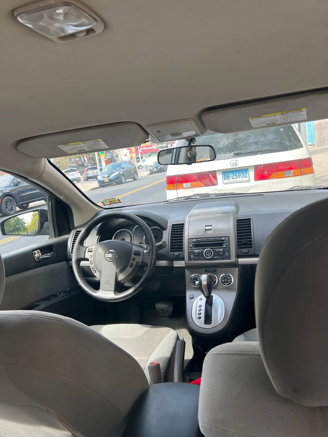 Nissan Sentra Sedan - Silver - photo 4