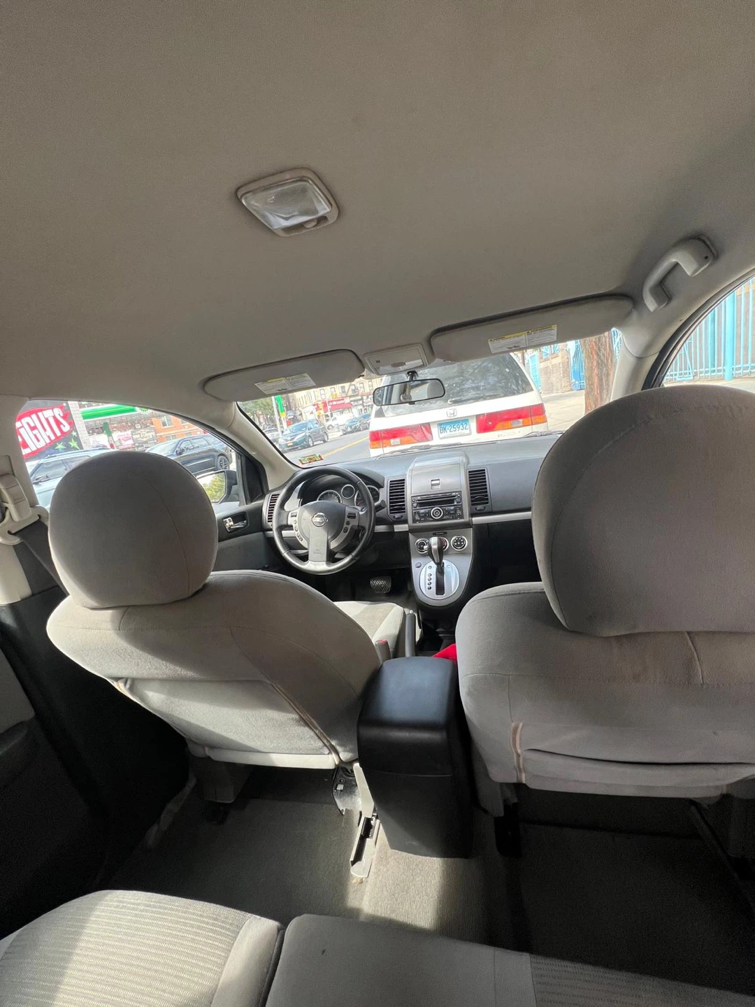 Nissan Sentra Sedan - Silver - photo 5