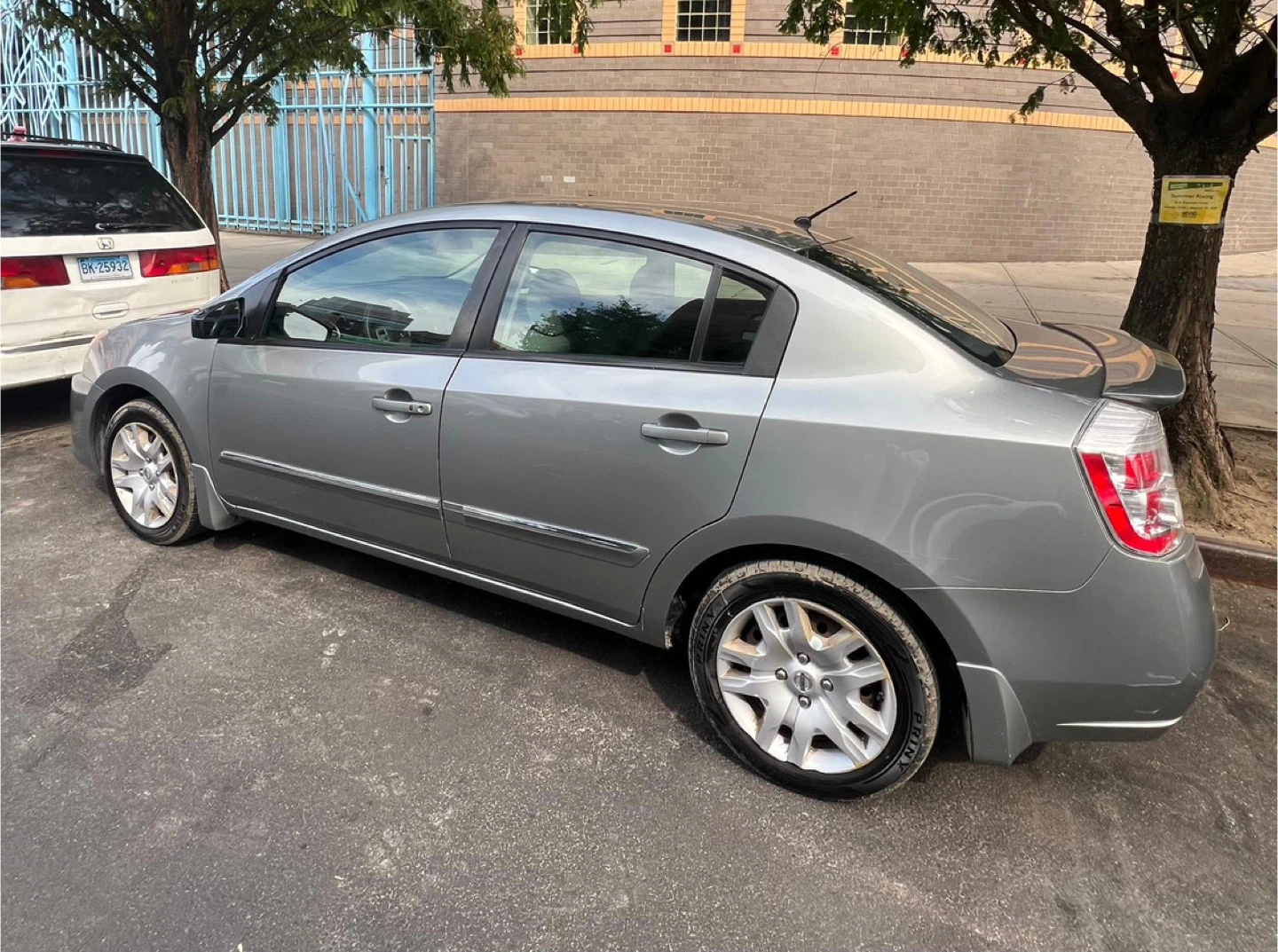 Nissan Sentra Sedan - Silver - photo 2