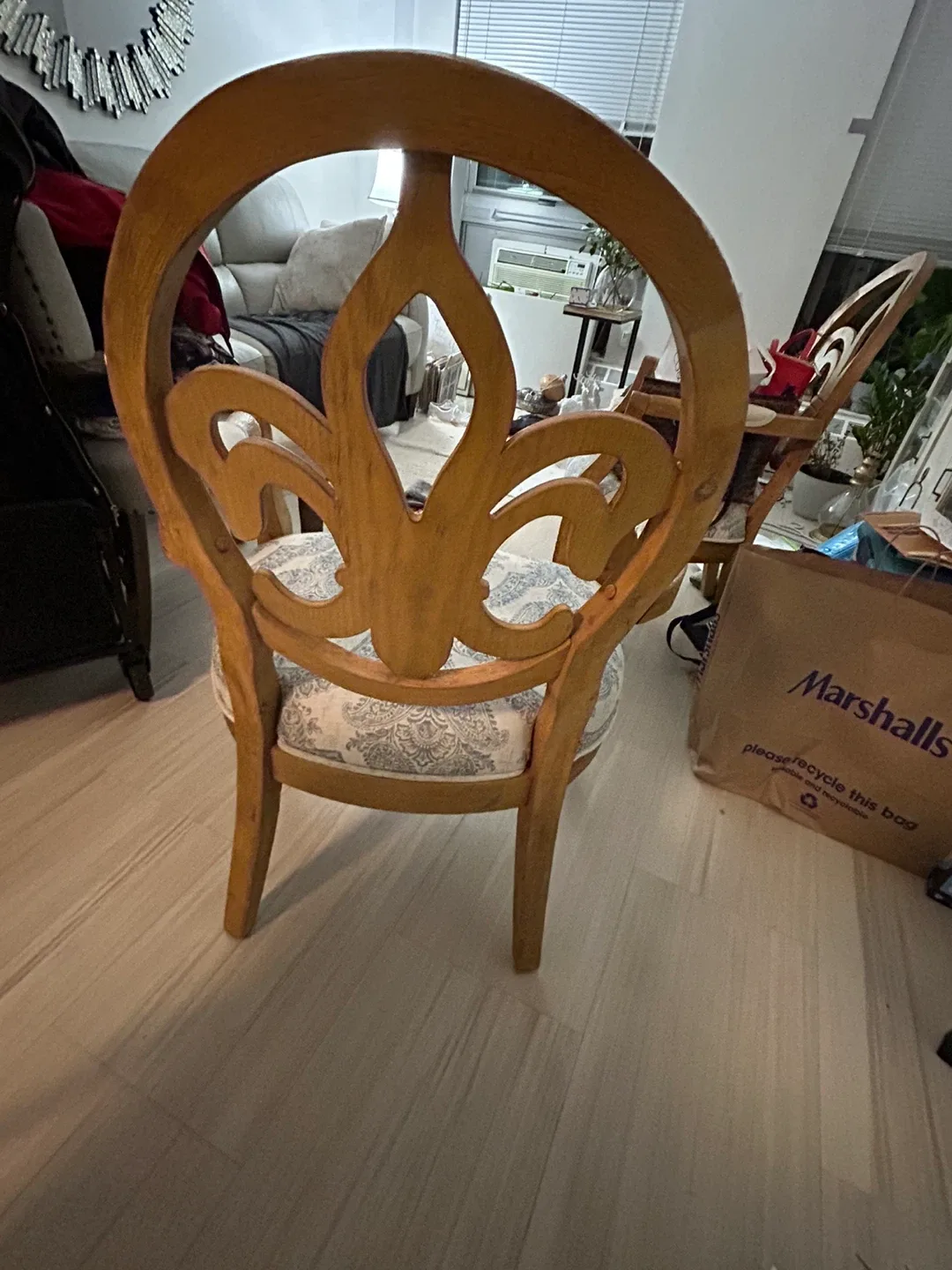 Accent Chairs with arms image indicator(4)