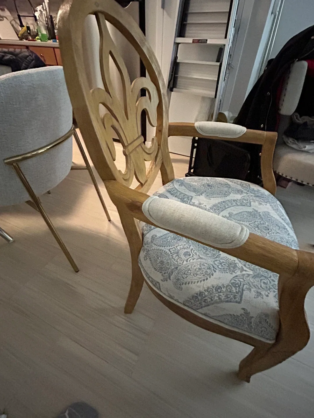 Accent Chairs with arms image indicator(5)