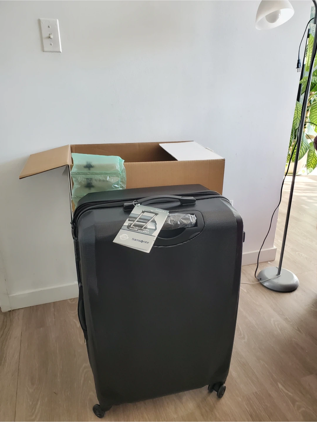 NEW! Samsonite Pursuit DLX Plus Spinner Large Suitcase - New
