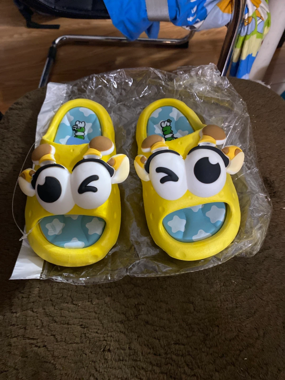 Brand New Puffy Cute Toddlers Slides Size 28/29