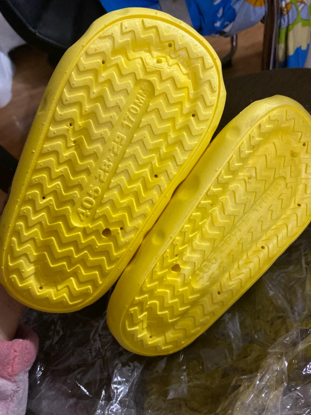 Brand New Puffy Cute Toddlers Slides Size 28/29 - photo 3
