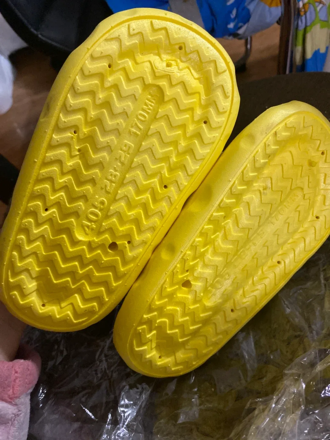 Brand New with Tag Cute Toddlers Slides Size 28/29 image indicator(3)