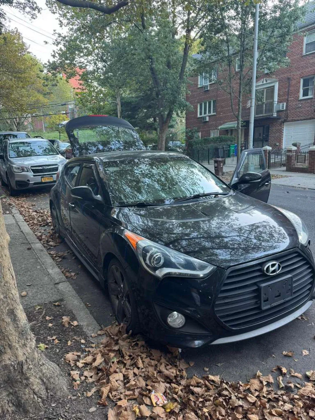 Black Hyundai Veloster image indicator(6)