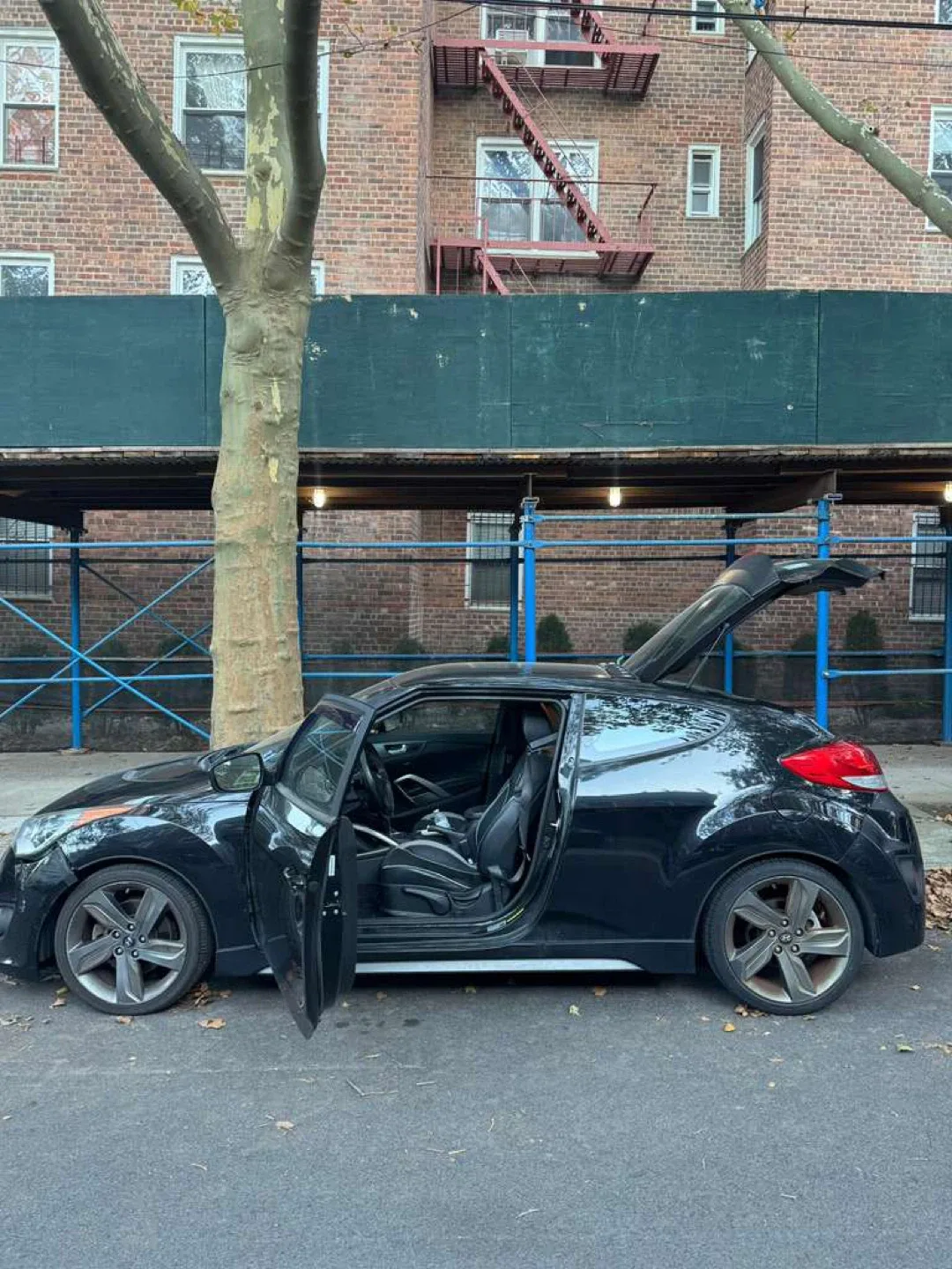 Black Hyundai Veloster image indicator(7)