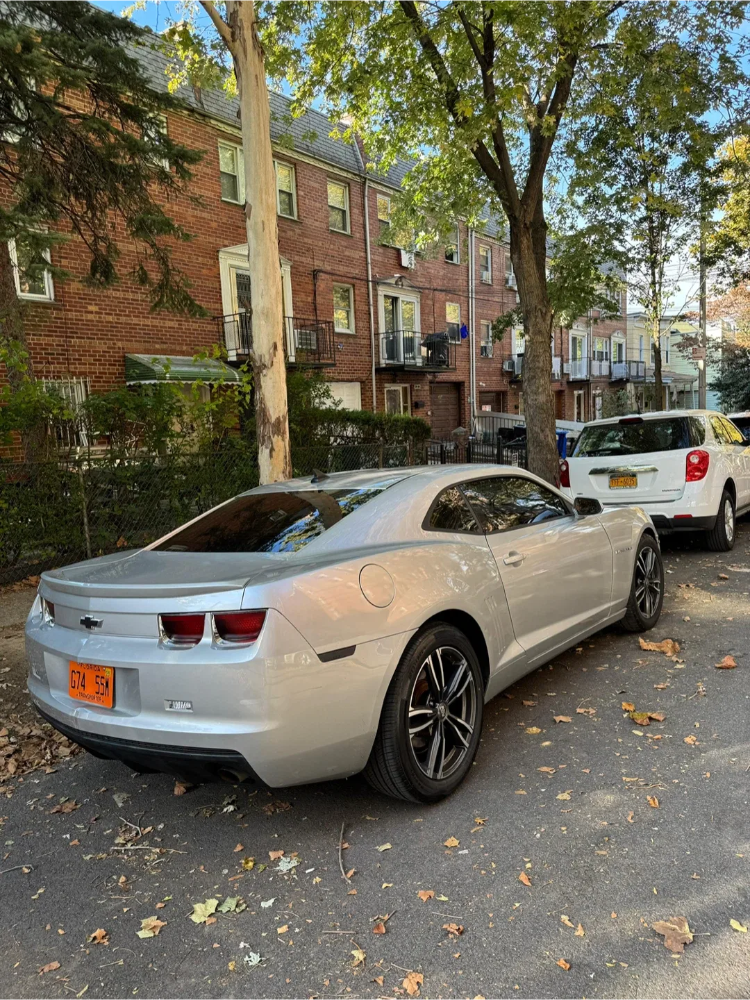 Silver Chevrolet Camaro Car image indicator(3)