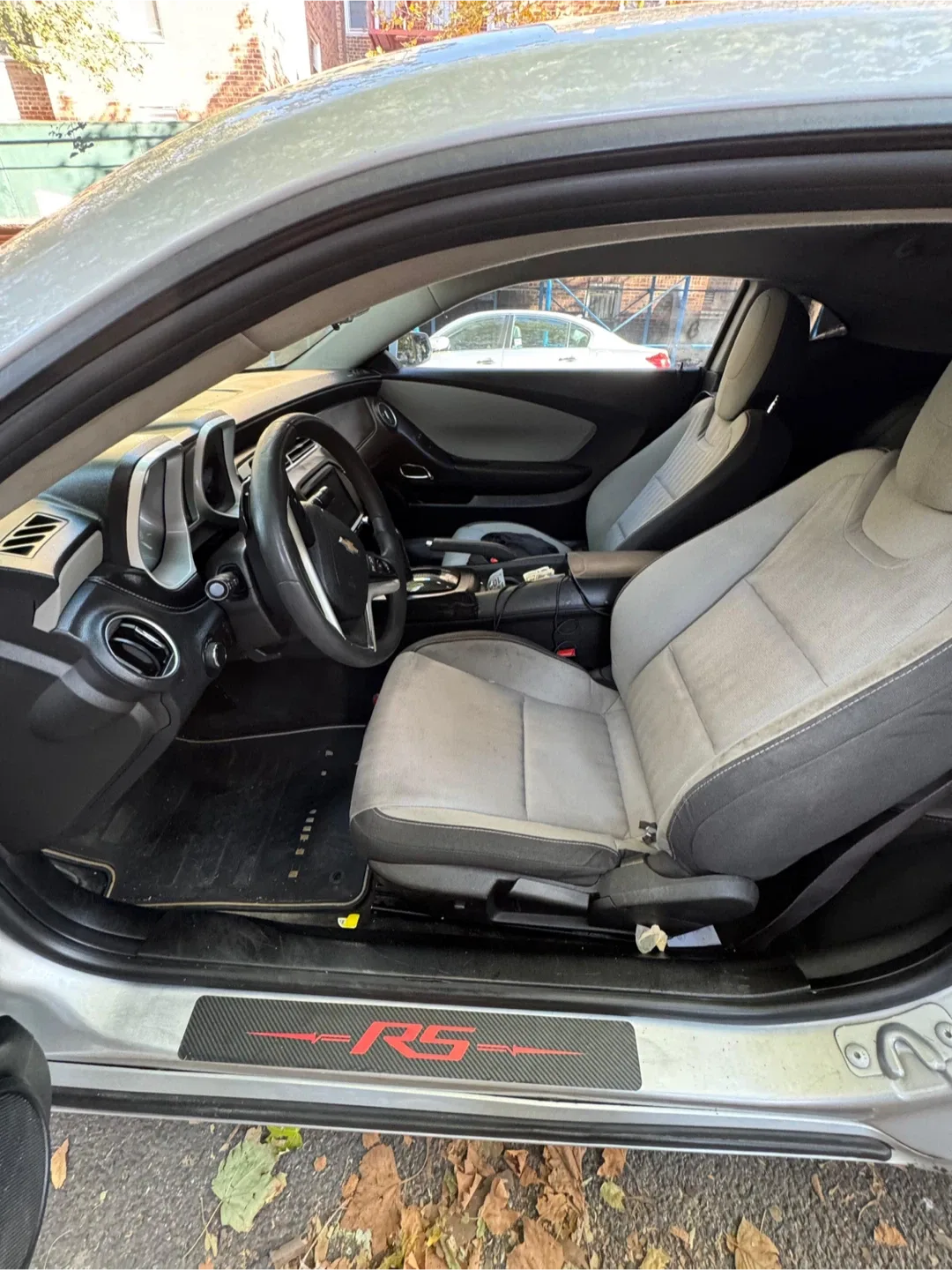 Silver Chevrolet Camaro Car image indicator(7)