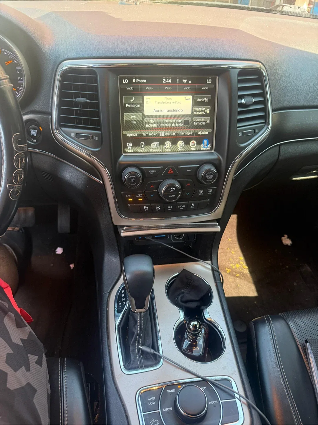 Jeep Grand Cherokee - Silver SUV image indicator(10)