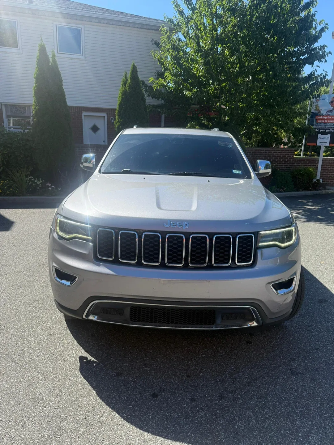 Jeep Grand Cherokee - Silver SUV image indicator(8)