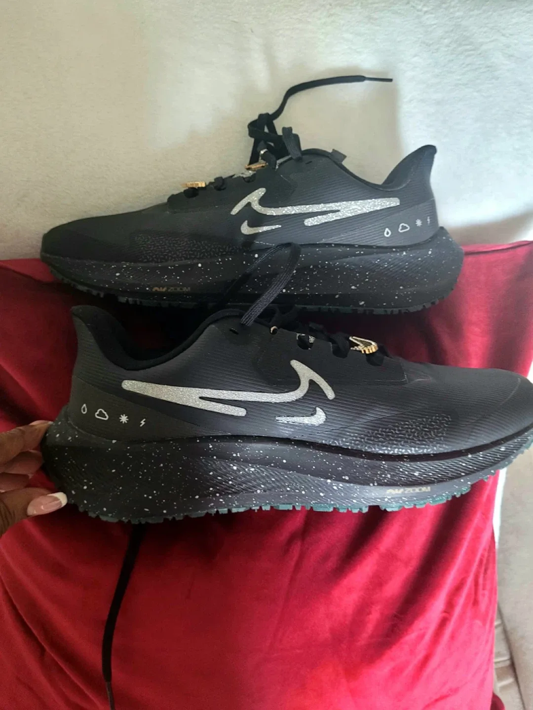 Limited Edition Nike Sneakers image indicator(2)