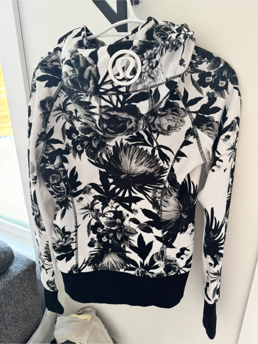 Lululemon Scuba Hoodie - Floral Print - photo 2