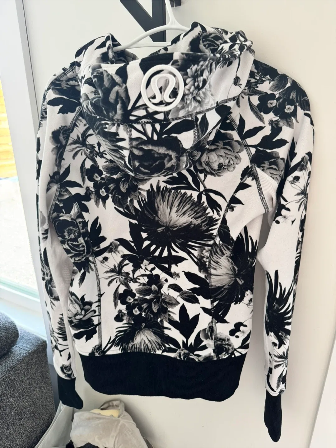 Lululemon Scuba Hoodie - Floral Print image indicator(2)