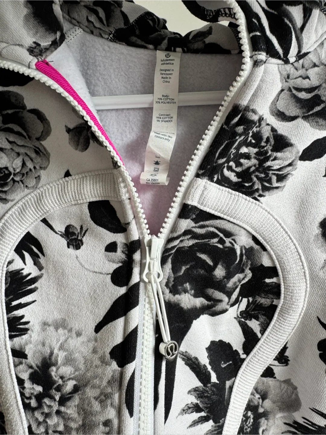 Lululemon Scuba Hoodie - Floral Print image indicator(3)