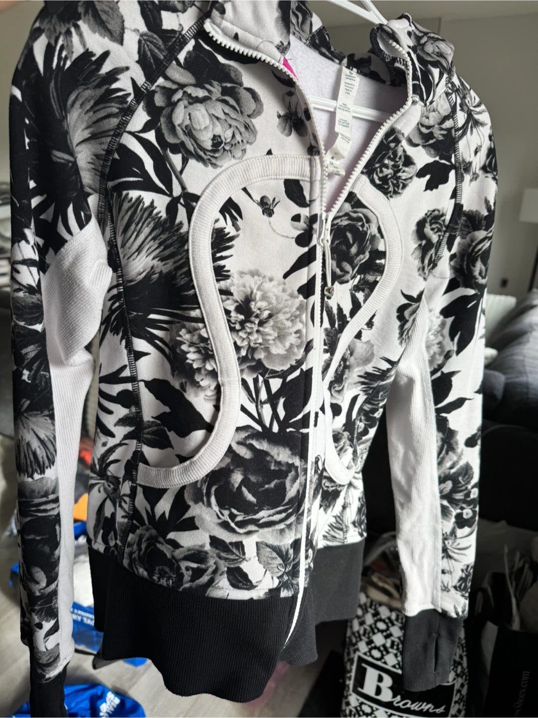 Lululemon Scuba Hoodie - Floral Print - photo 4