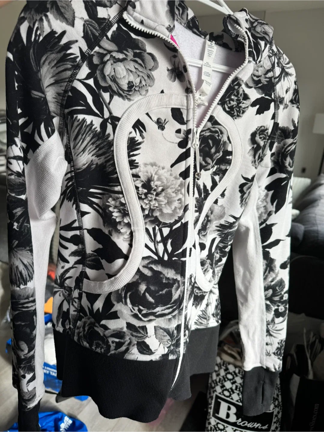 Lululemon Scuba Hoodie - Floral Print image indicator(4)