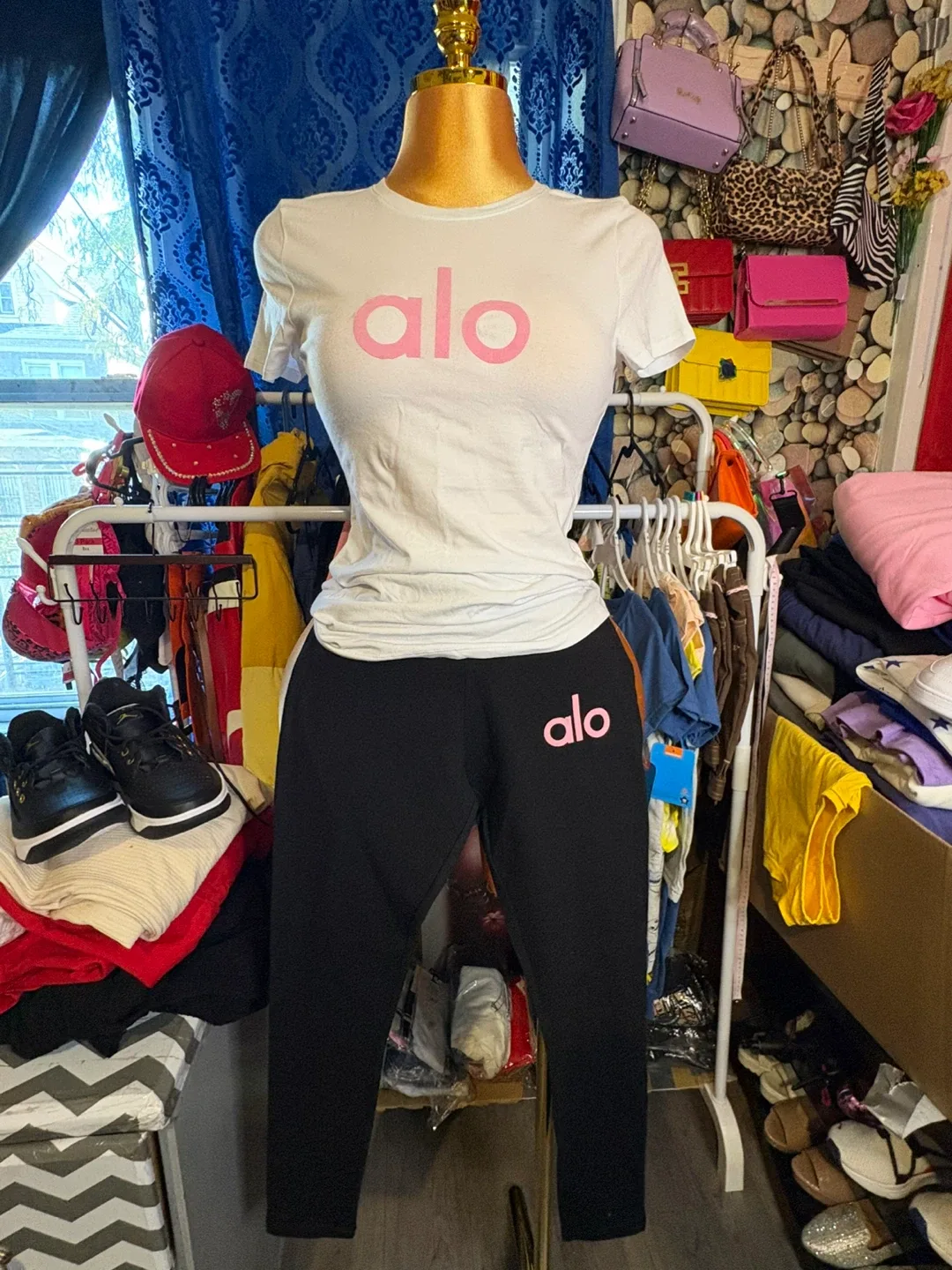 ALO Yoga Set (Shirt & Leggings) thumbnail