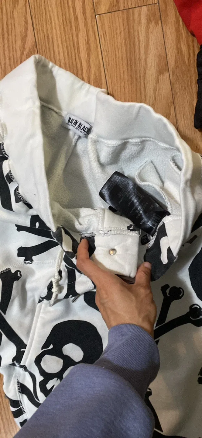 Back In Black Skull Sweatpants image indicator(3)