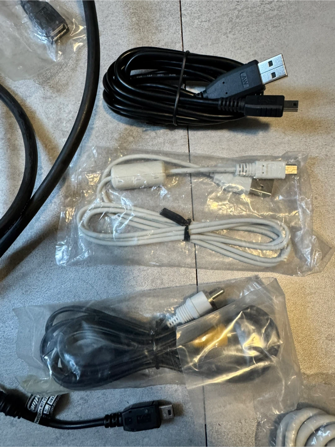 Sanyo Touch DECT 6.0 Phone & Cables - photo 2