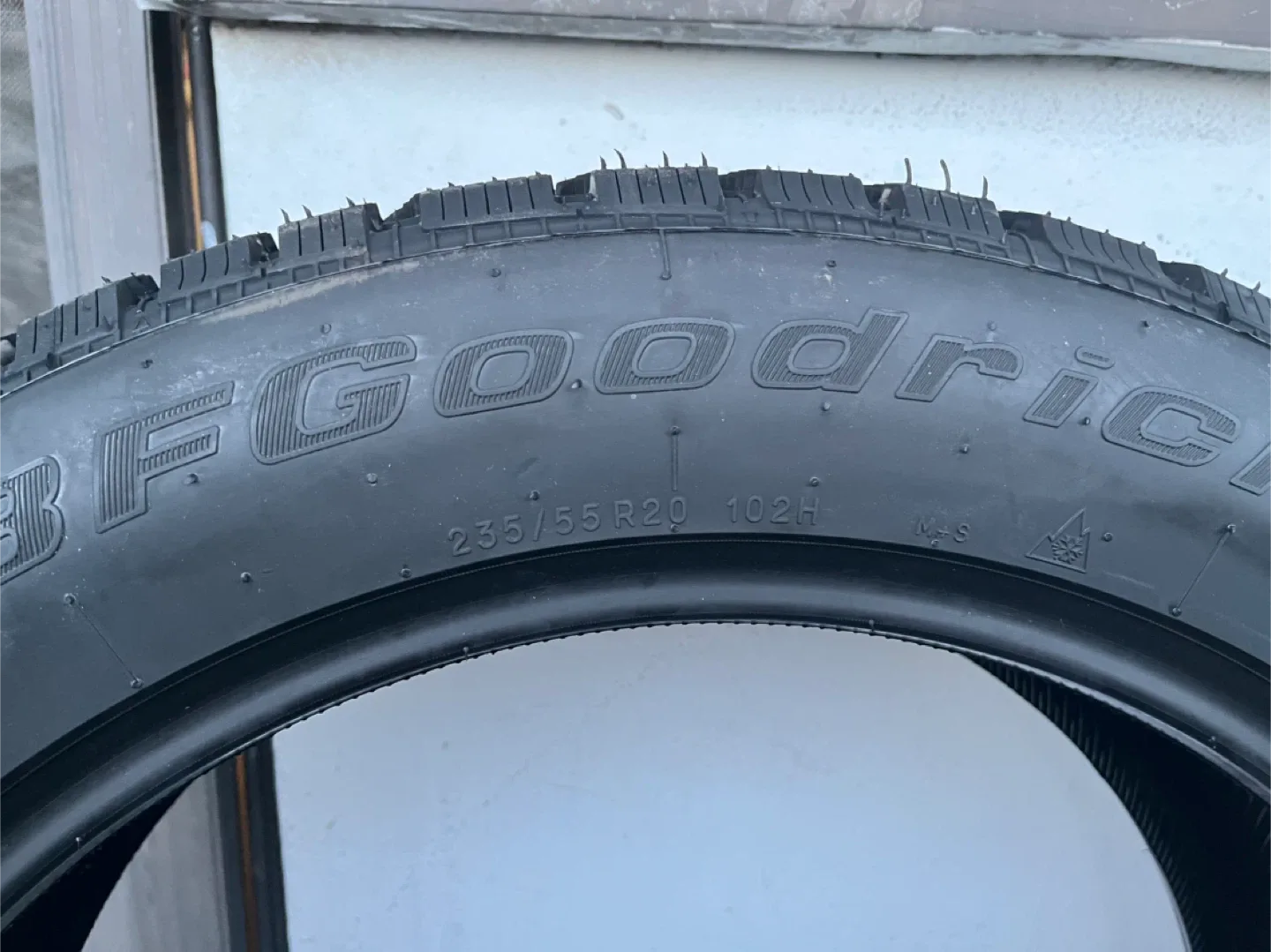 BFGoodrich Winter T/A KSI Tire 235/55R20 image indicator(2)