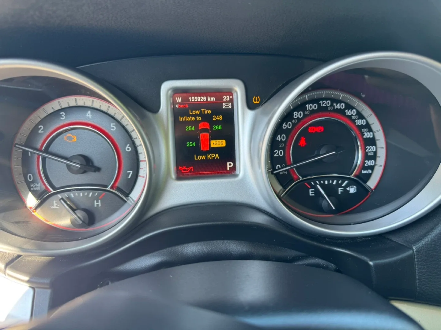 Dodge Journey SUV - White Exterior, Black Interior image indicator(3)