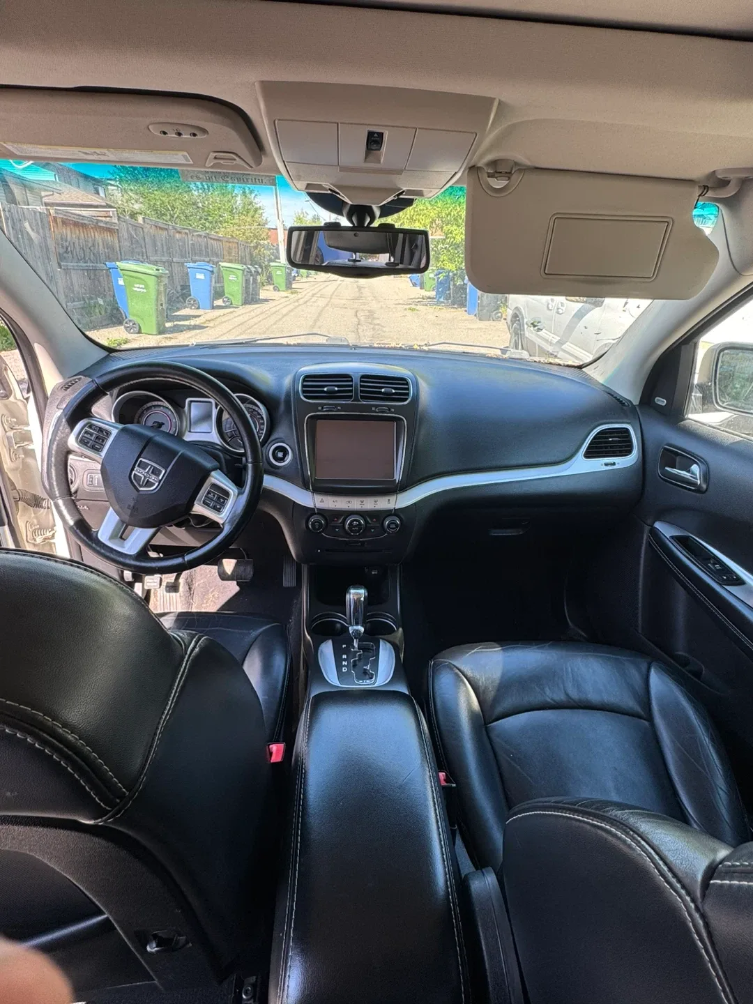 Dodge Journey SUV - White Exterior, Black Interior image indicator(4)