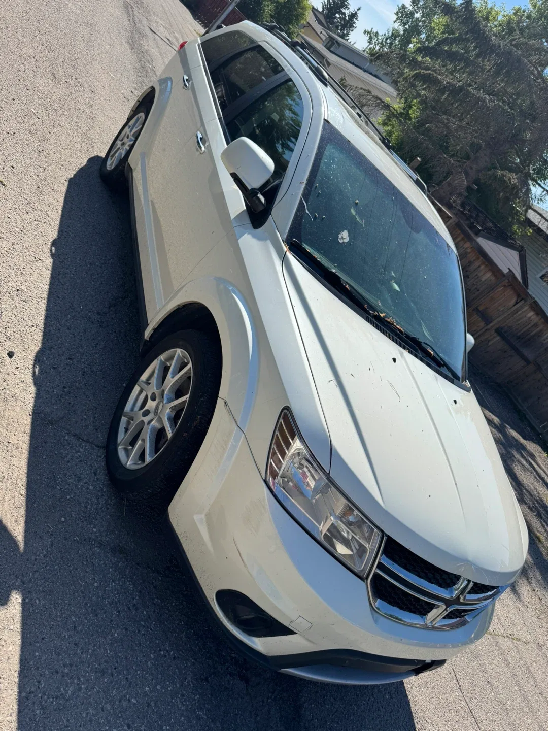 Dodge Journey SUV - White Exterior, Black Interior image indicator(5)