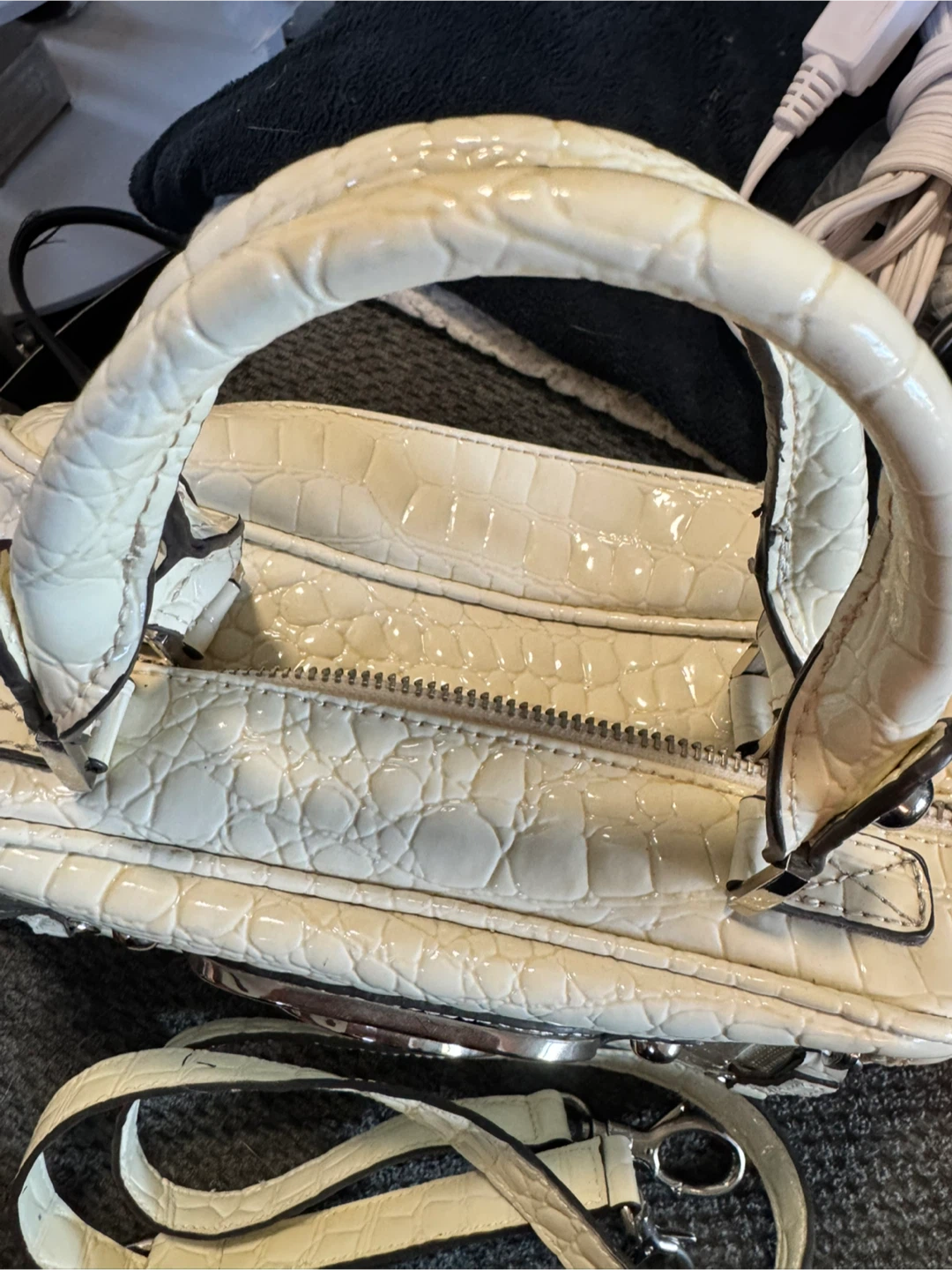Guess White Croc Embossed Satchel - photo 5