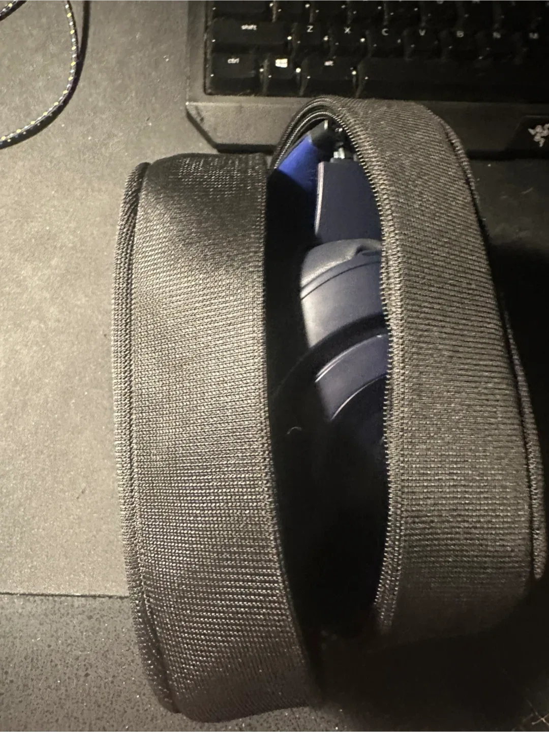 Beats Studio Pro Navy Headphones image indicator(2)