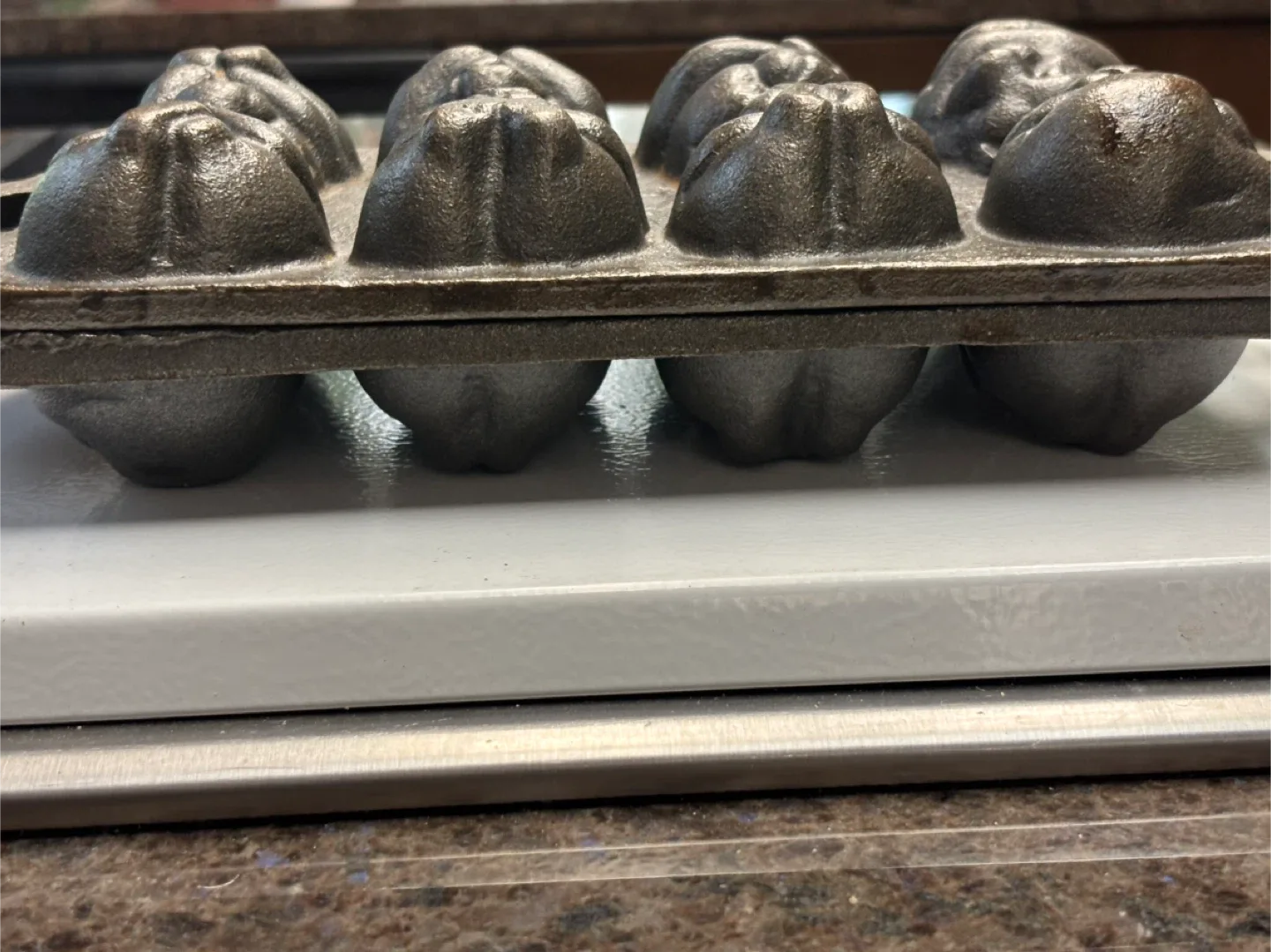 Cast Iron Teddy Bear Baking Mold Pans image indicator(2)