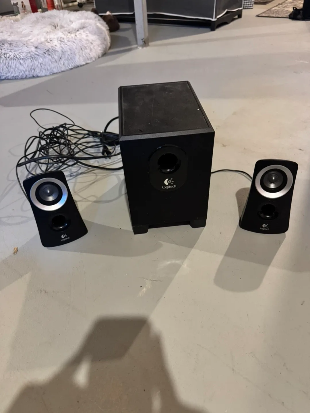 Logitech 2.1 Speaker System thumbnail